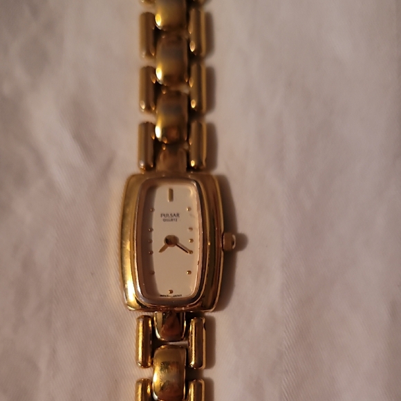 Vintage Pulsar Watch Women‎ 17mm Gold Silver Tone V400-X008 New Battery 7.25" - Picture 1 of 9